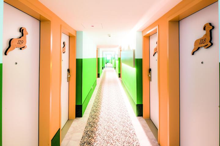 Ballroom/Hall 33 of 39