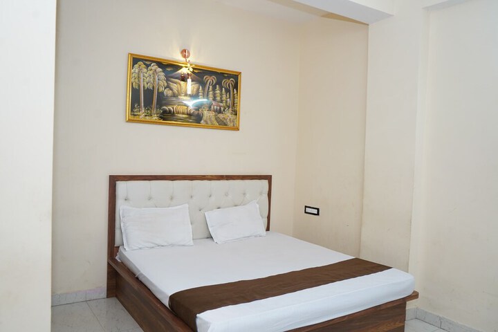 Room 7 of 27