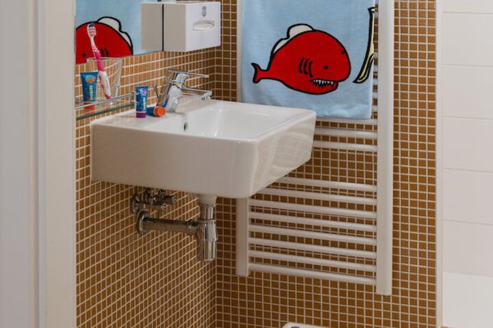 Room 10 of 30