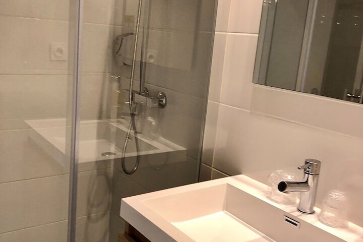 Room 49 of 74