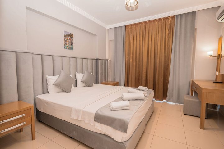 Room 9 of 28