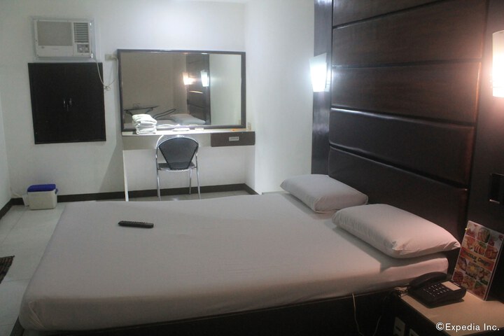 Room 10 of 27
