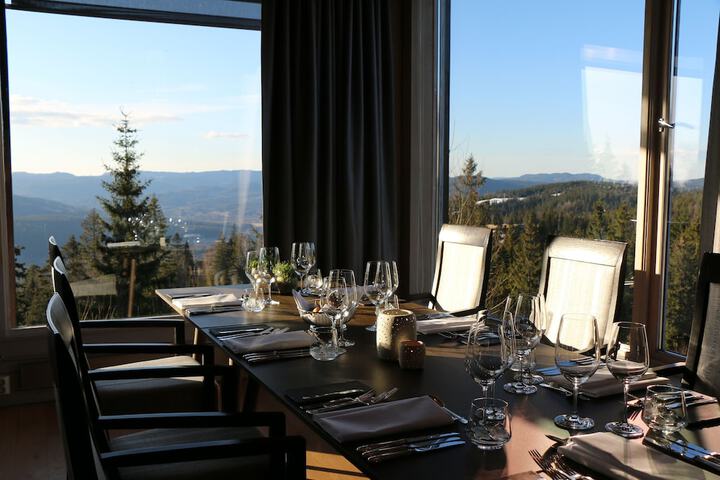 Dining 32 of 54