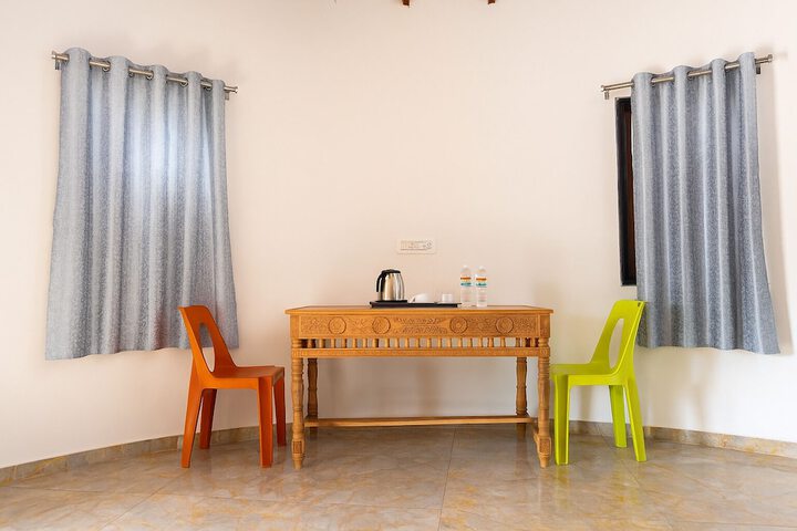 Room 4 of 16