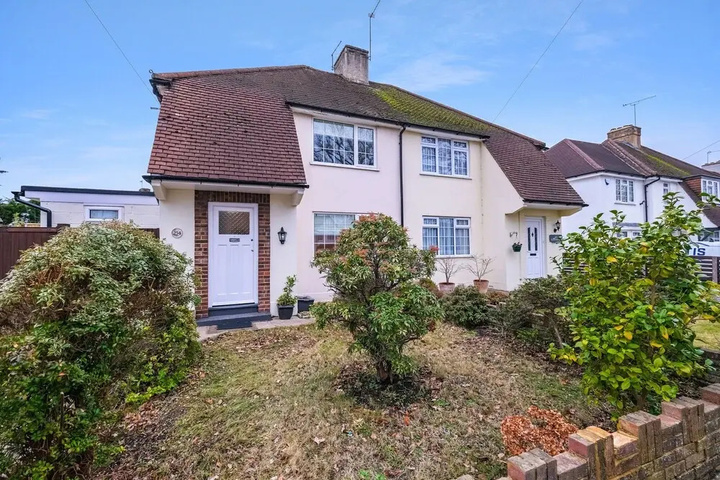 Pinewood Studios Bright 4 bed 2 Bath House Near Slough by 360Stays