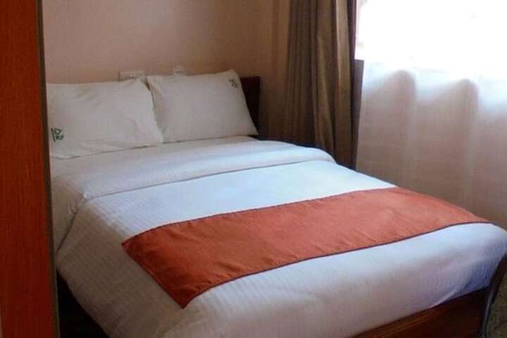 Room 4 of 25