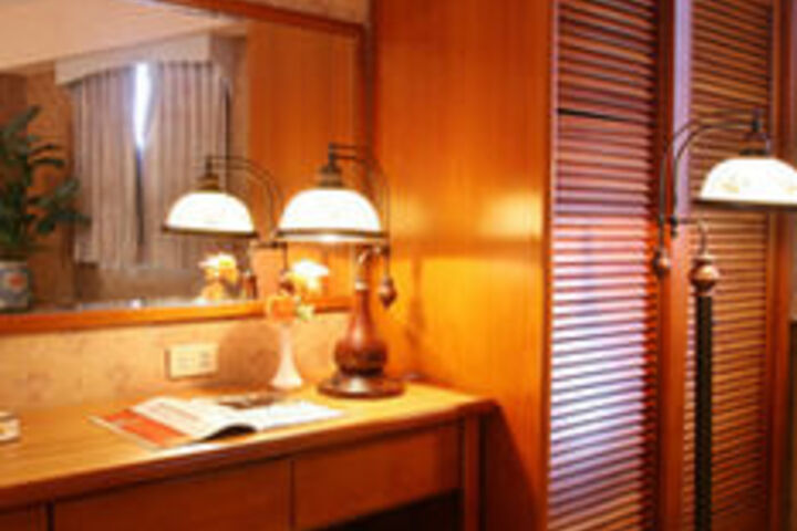 Room 4 of 15