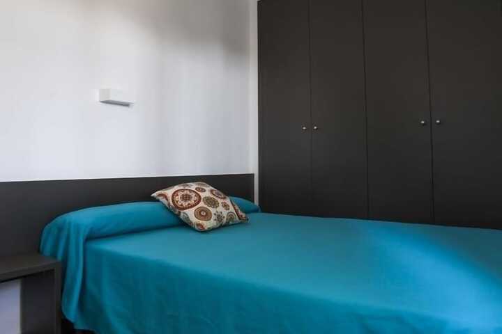 Room 4 of 18