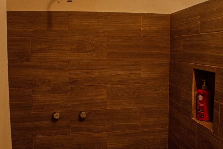 Room 4 of 42