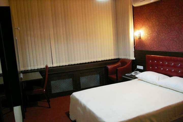 Room 6 of 48