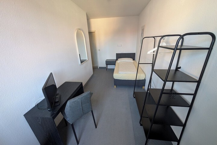 Room 5 of 19