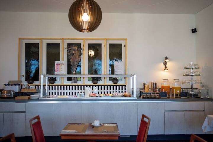 Breakfast/Coffee Service 77 of 156