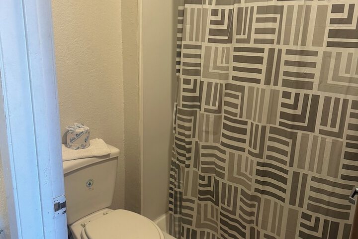 Room 7 of 12