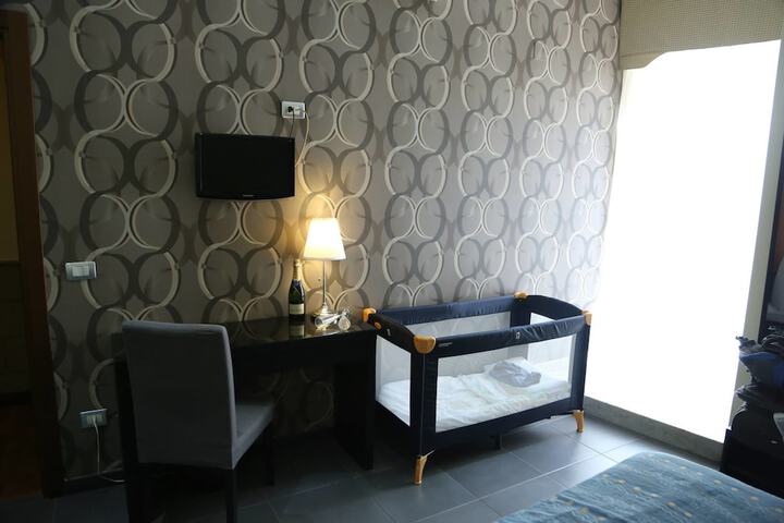 Room 9 of 42