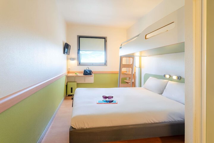 Room 8 of 52