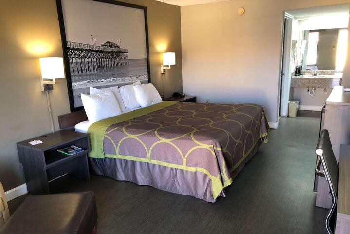 1 King Bed (1 of 7)