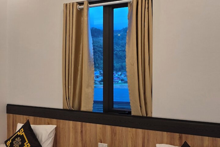 Room 5 of 62