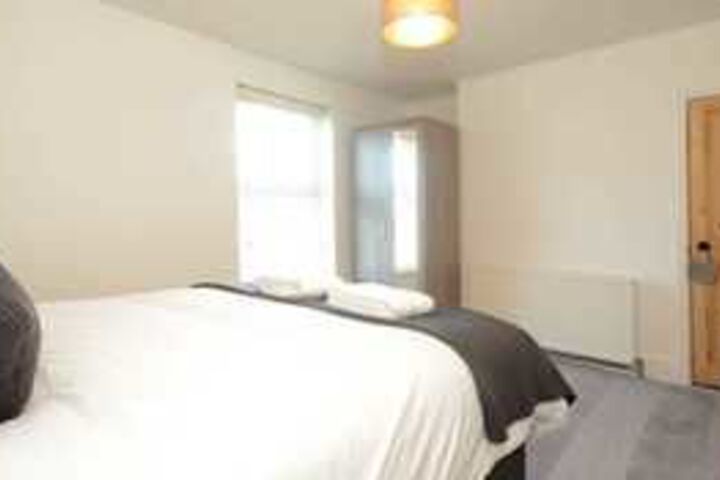 Room 4 of 14