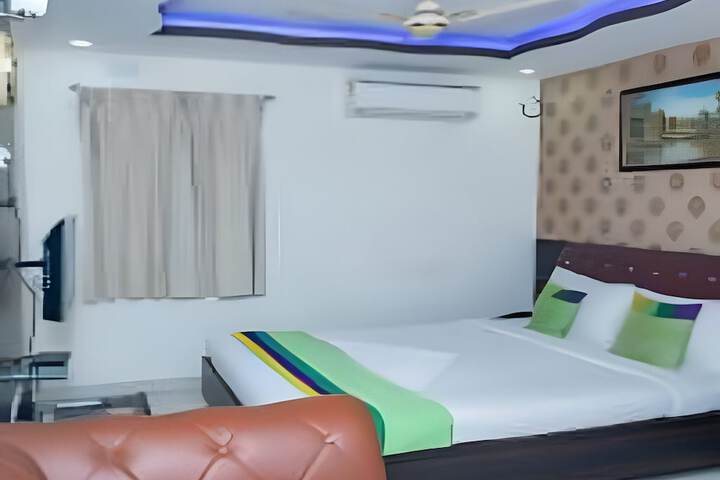 Room 10 of 17