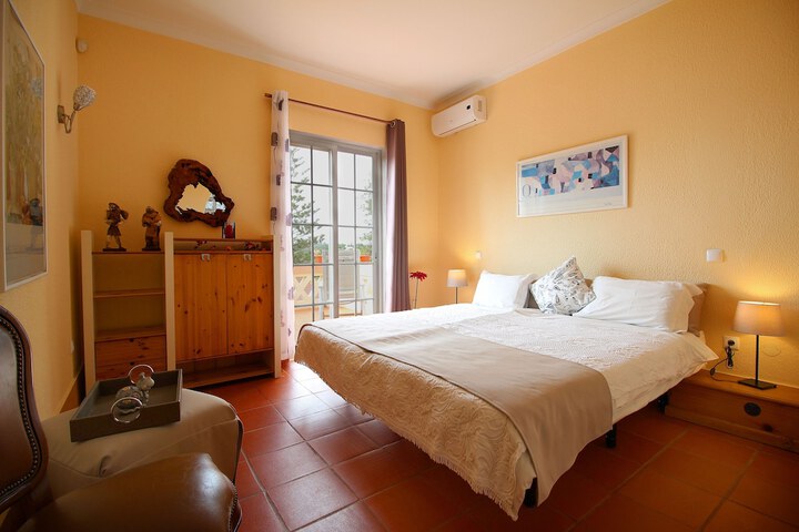Room 5 of 92