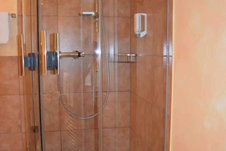 Room 32 of 43