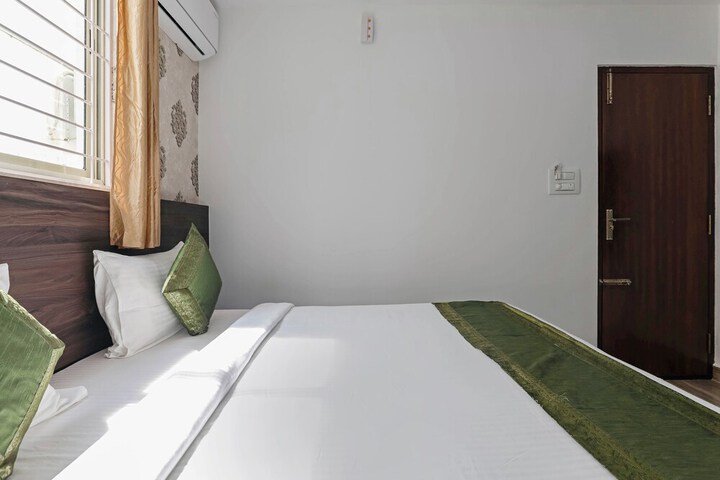 Room 17 of 37