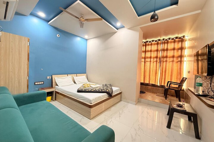 Room 15 of 33