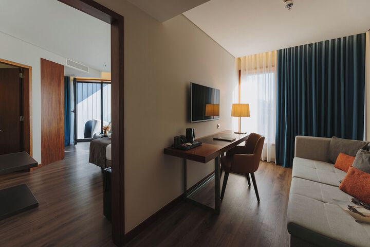 Room 42 of 101