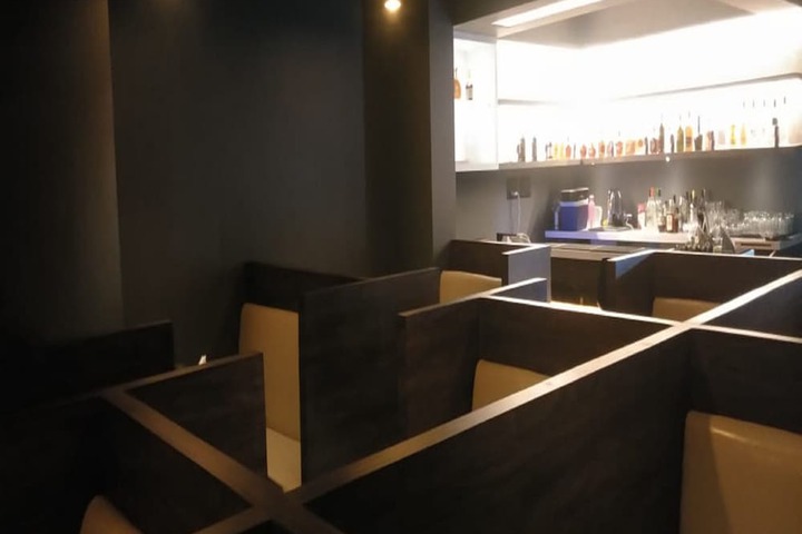 Lounge 14 of 18