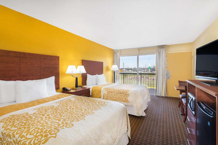 2 Double Beds (4 of 9)