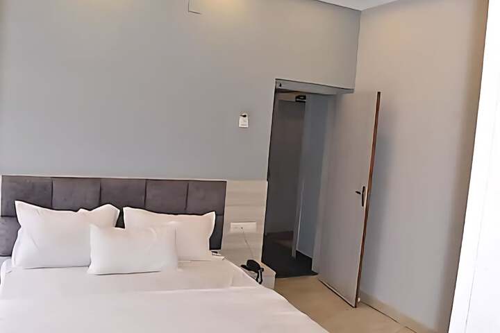 Room 12 of 29