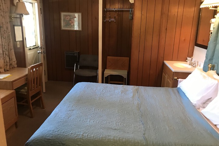 Room 24 of 61