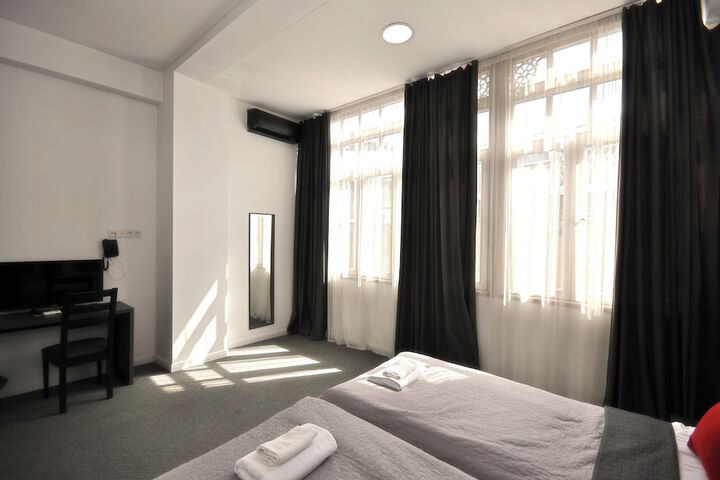 Room 2 of 41