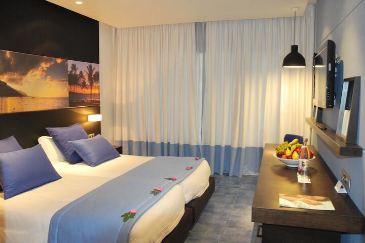 Room 3 of 37
