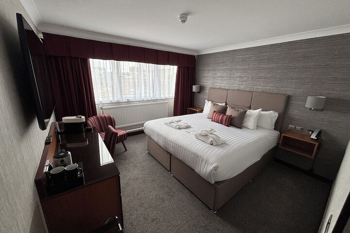 Room 43 of 102