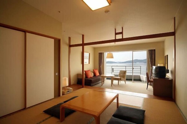 Room 6 of 22