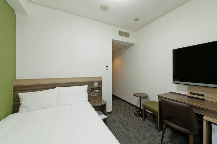 Room 11 of 30