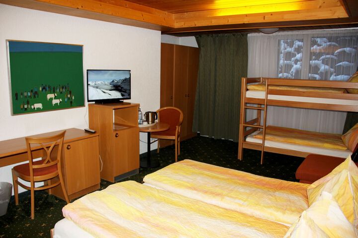 Room 16 of 33