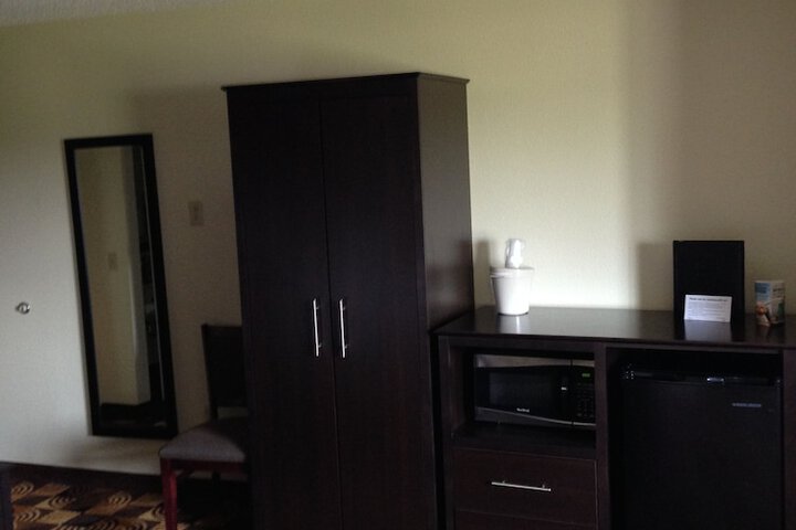 Room 14 of 60