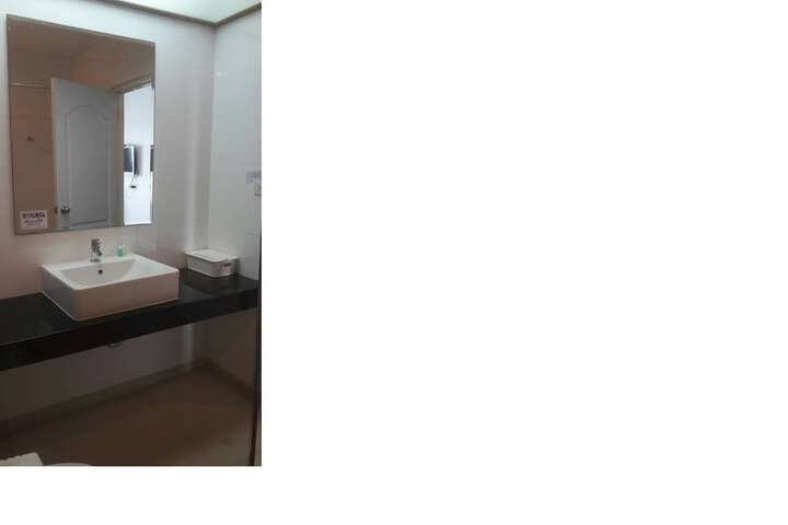 Room 15 of 33