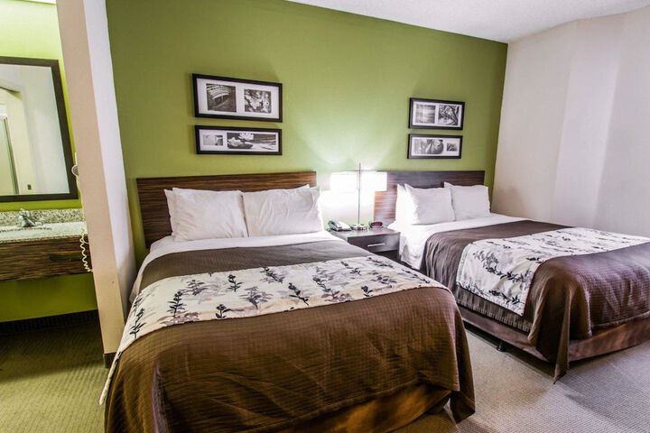 1 Queen Bed (11 of 14)