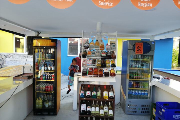 Lounge 19 of 24