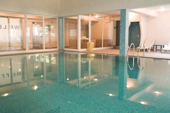 Hotel Pool