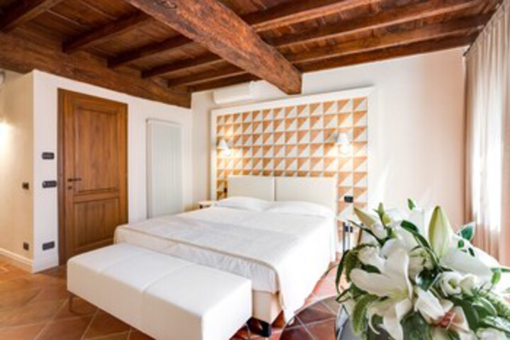 Room 20 of 39