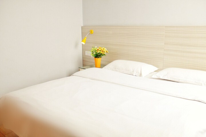 Room 12 of 29