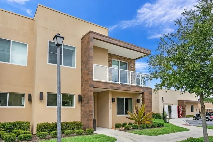 Photo of Luxury 4 Bedroom Magic Village Resort Townhome 4 Townhouse by Redawning