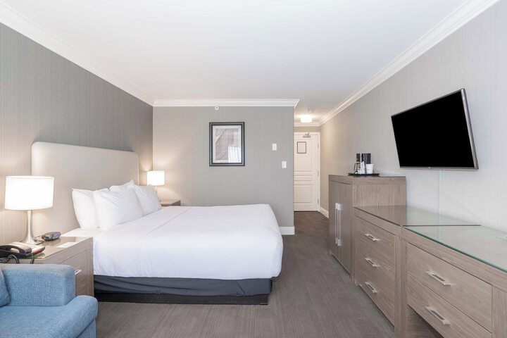 Room 9 of 29