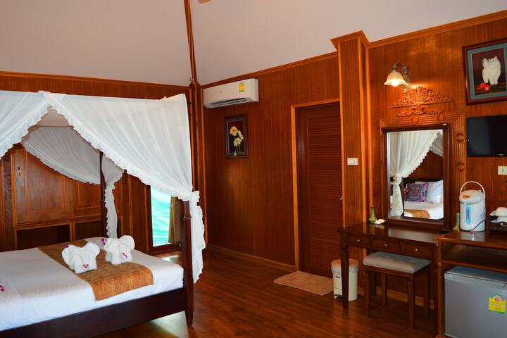 Room 3 of 48