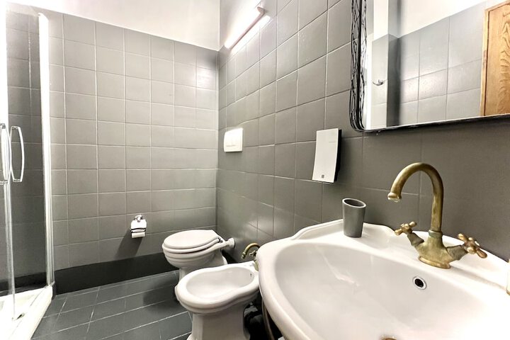 Room 35 of 46