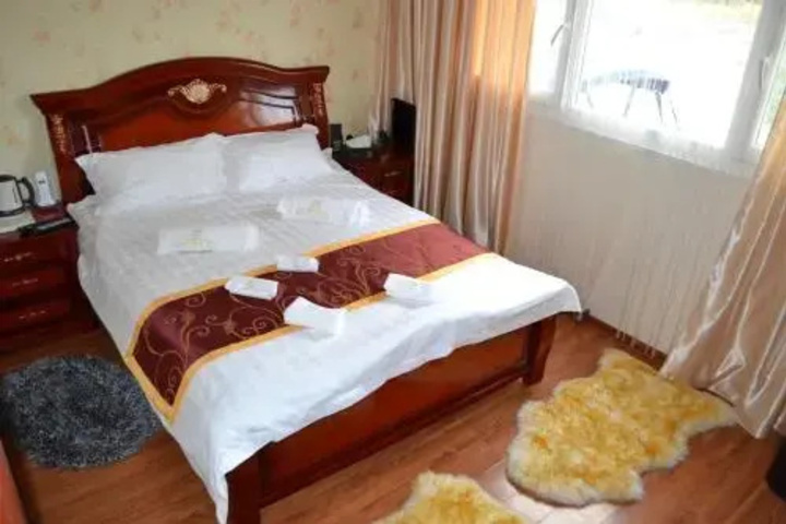 Room 5 of 10